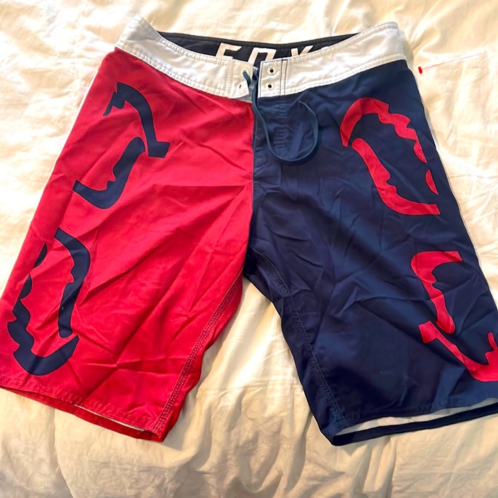 Fox size 28 Board shorts. Swim trunks. Baggies.
Worn a few times.